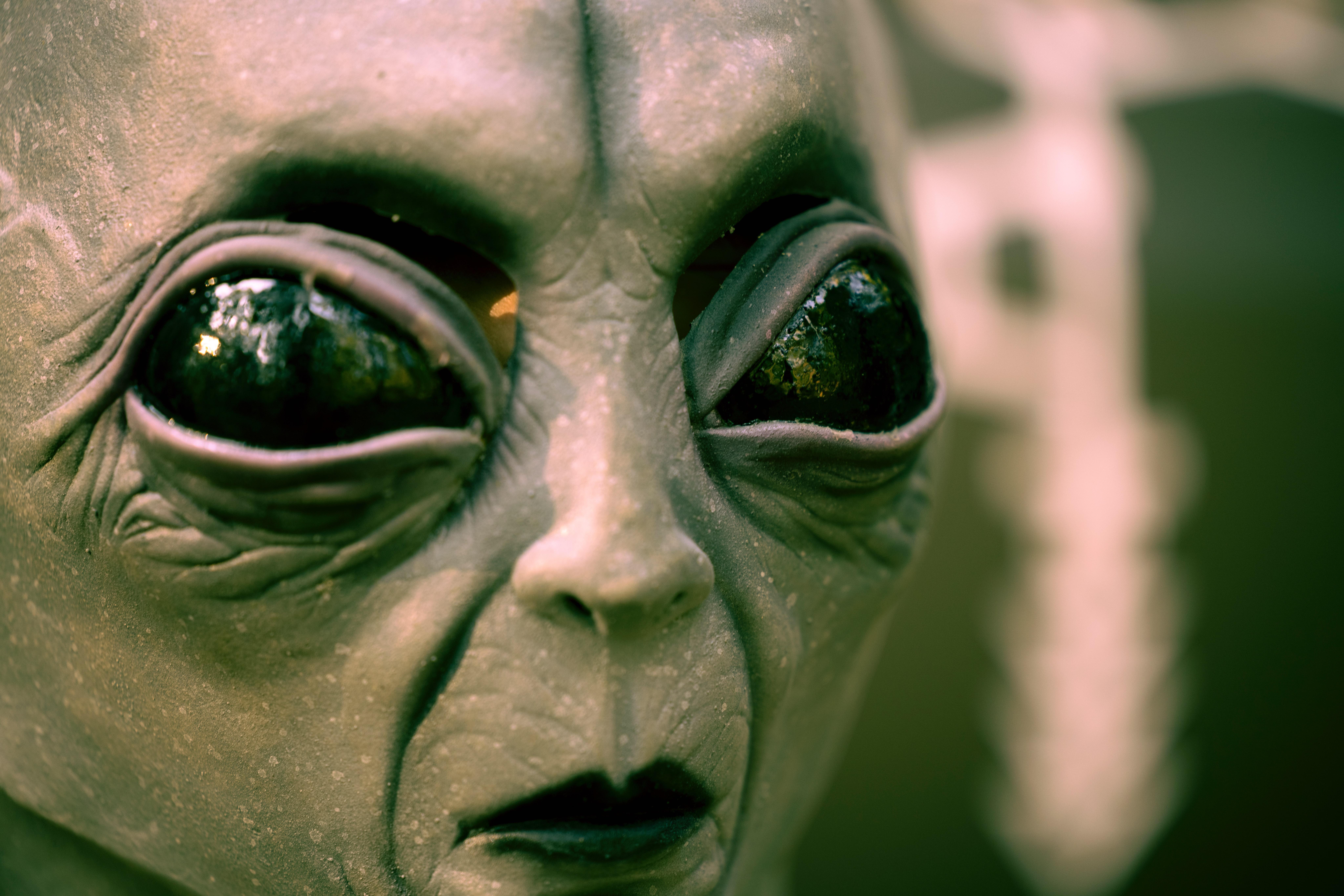 Ancient Aliens (Season 6, Episode 7) - Emperors, Kings and Pharaohs